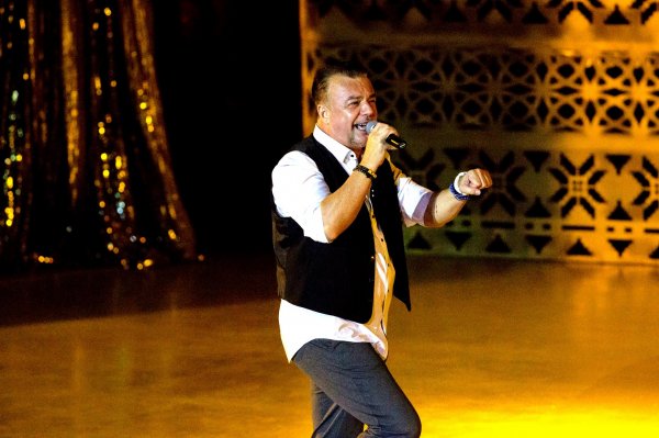 Adrian_Enache `HAI, HAI ROMANIA!` Album FOTO