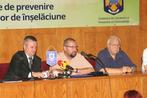 Alexandru_Arsinel Directorul Teatrului de Revista Tanase in campania `Accidentul` 31.07.2013