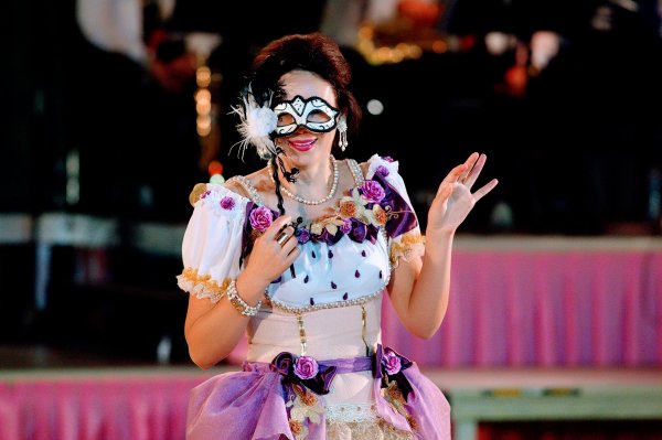 Ana_Maria_Donosa `AER BUN! DE SAVOY!` Album Foto